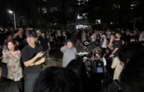 잠실7동 투표소 '투표함 반출 저지' 대치 상황... 선거 관리 절차 물리적 충돌 위기