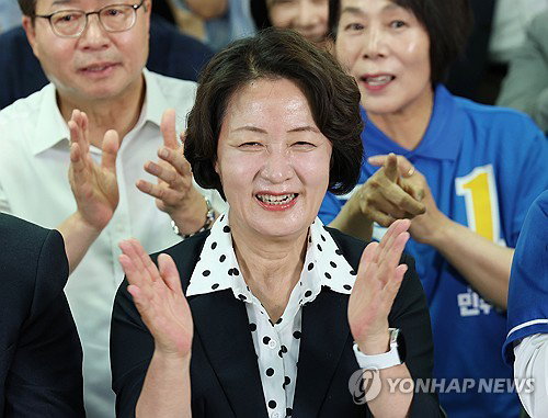 '사상 첫 여성 광역단체장' 탄생... 추미애 경기도지사 당선 확실시되며 지방자치사 재편