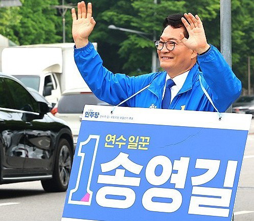 송영길, 인천 연수갑 보선 당선 유력&hellip; 야권 중진 귀환과 지역 정계 개편 예고