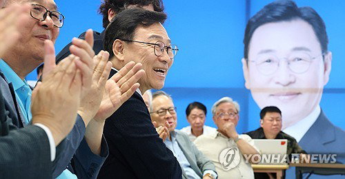 서울교육감 정근식 재선 사실상 확정&hellip;진보 진영 12년 독주 체제 굳혔다