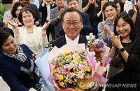 '지방선거 최초 4선' 김석준 부산교육감 당선 확실... 부산 교육 안정과 연속성에 무게