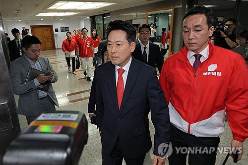 국민의힘, '투표용지 부족' 사태에 선거 무효 소송 및 개표 참관인 전원 철수 선언