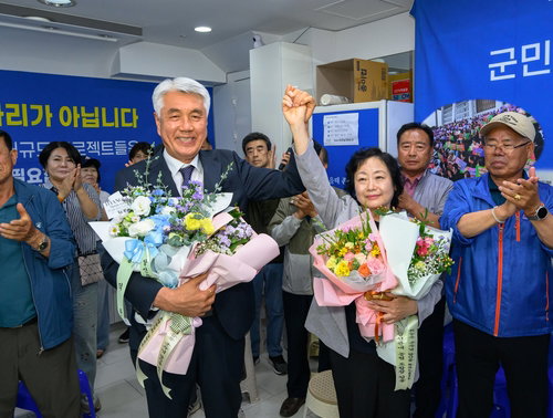 '인물론'으로 정당 장벽 넘은 최승준... 정선군수 징검다리 4선 대기록 달성
