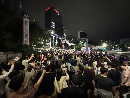 투표용지 부족 사태에 분노한 민심&hellip; 대구 선관위 앞 '부정선거' 규탄 집회 격화