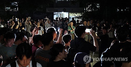 송파구 투표소 4시간째 육탄 봉쇄... 투표용지 부족이 불러온 초유의 개표 마비