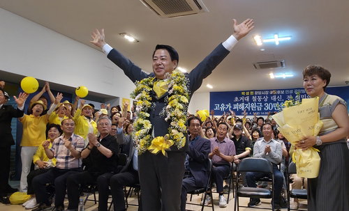 '무소속 불패' 광양의 선택은 박성현, 5회 연속 비주류 시장 배출하며 정당 정치 벽 넘었다