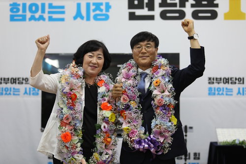 거제 역사상 첫 &lsquo;징검다리 3선&rsquo; 성공&hellip; 변광용 당선인, 조선업 부활과 신공항 배후도시 건설 사활