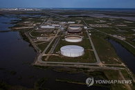 미국 원유 재고 22년 만에 최저치 급락, 호르무즈 봉쇄 직격탄에 유가 폭등 경보