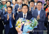 인천의 선택은 박찬대, 53.5% 득표로 시장직 탈환하며 '현직 연임 잔혹사' 이어가