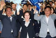 31년 만의 혁명: 추미애, '유리천장' 깨고 첫 女광역단체장