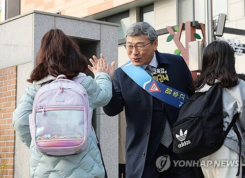 '현장 소통' 앞세운 정근식 서울교육감 재선 성공, 역사&middot;인권 교육 기조 강화 전망