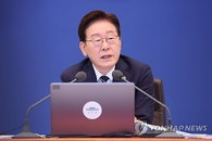 법원, ‘李대통령 연루 의혹’ 핵심 모스탄 출국금지 유지… 집행정지 신청 기각