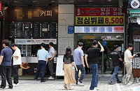메가커피·더본코리아까지 줄인상…외식물가 전방위 확산