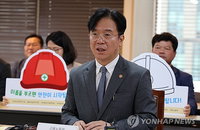 김영훈 노동장관 "포괄임금 핑계 '공짜 노동'은 법 위반"... 고강도 연쇄 감독 예고