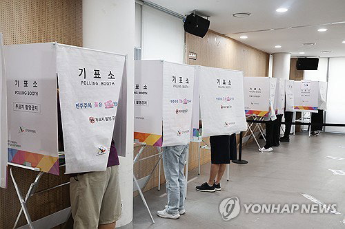 '금배지' 대신 '실리' 택한 전직 의원들, 기초단체장 선거서 희비 엇갈렸다
