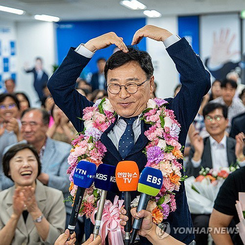 정근식 서울교육감 재선 성공, 30.3% 역대 최저 득표율로 '진보 교육 16년' 시대 개막