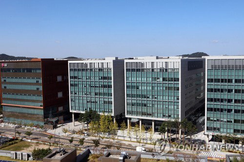 LG이노텍 베트남에 반도체 기판 거점 구축... 2030년 패키지 매출 3조 달성 박차
