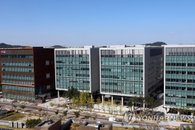 LG이노텍 베트남에 반도체 기판 거점 구축... 2030년 패키지 매출 3조 달성 박차