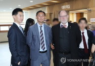 법원, '명예훼손 혐의' 모스 탄 출국정지 유지 결정... "국가 수사권 행사가 우선"