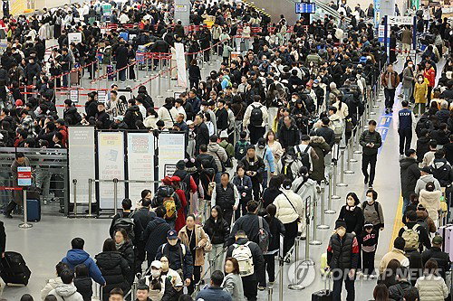 해외여행 급증에도…카드 해외 사용액 제자리, '직구 13% 급감' 반전