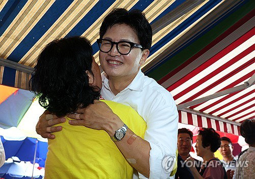 무소속 한동훈 오늘 첫 등원… '복당 속도 조절' 반전