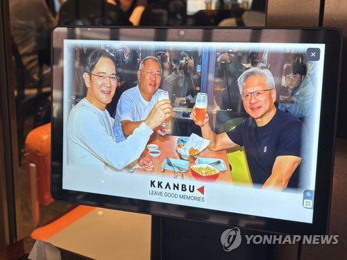 젠슨 황 성지 깐부치킨, 80억 주가 대박 화제