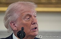 트럼프 지지율 33% '위험수위'…경제정책은 30%로 더 급락
