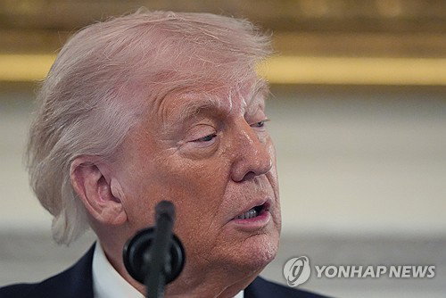 트럼프 지지율 33% '위험수위'…경제정책은 30%로 더 급락