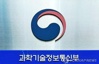 성희롱 의혹 사퇴 인사, 정부 최고권위 '포장' 받아 충격
