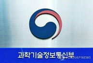 성희롱 의혹 자진사퇴 교수, 정부 '포장' 받아 충격