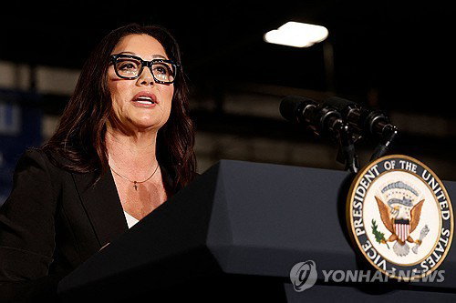 트럼프 2기 3번째 장관 교체, 노동장관 전격 사임