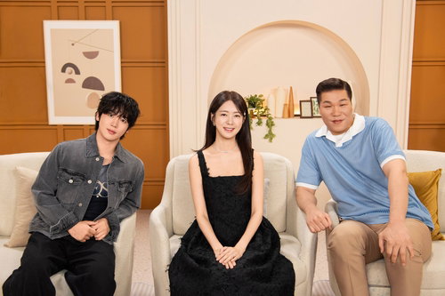 '온 가족' 합숙맞선2 파격 행보…'AI 월드컵', 1.5만 '디즈니런' 하반기 달군다
