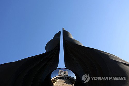 5천만원 띠지 폐기 의혹, 檢 '증거 없어' 무혐의 종결… 의문만 남았다