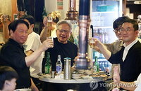 젠슨 황 홍대 '삼겹살·치킨' 만찬…구광모 '막내', 이해진 '골든벨'에 '피지컬 AI 동맹' 초석