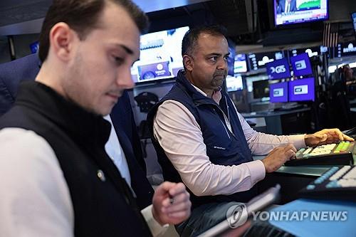 美 5월 고용 17.2만명 폭증에 금리 인상 압박… 뉴욕증시 주가 9주만에 급락