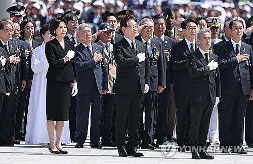 71회 현충일, 이재명 대통령 순직 유가족 위로... '책임 다하겠다'