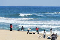 강원 동해안 너울성 파도 유입에 따른 해안가 안전 비상…내륙 낮 최고 25도 기온 차 유의