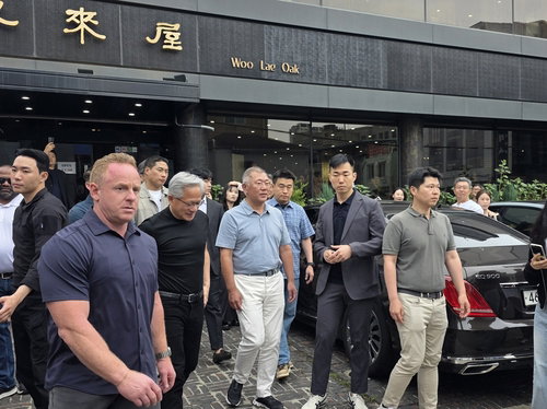 젠슨 황·정의선, 평양냉면 회동… AI·로봇 협력 새 이정표
