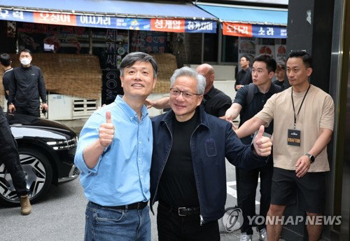 젠슨 황-장병규, PC방서 'AI 로봇' 게임 미래 담판
