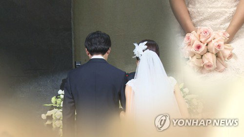 결혼식 비용 수천만원? 울산 '유온웨딩', 첫 부부 탄생으로 새 희망 쏘다
