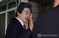 '사기·준강제추행 혐의' 허경영, 구속 1년여 만에 보석 석방... 법원 "방어권 보장"