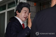 '사기·준강제추행 혐의' 허경영, 구속 1년여 만에 보석 석방... 법원 "방어권 보장"