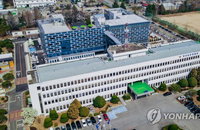 항공권 변조해 나랏돈 6600만원 편취... 경남도의원·공무원 등 13명 검찰 송치