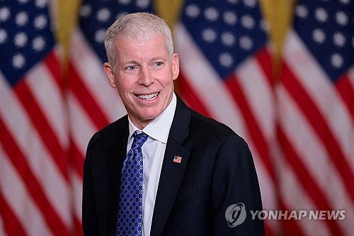 호르무즈 통항량 '급증'… 유가 200달러 파국 면했다