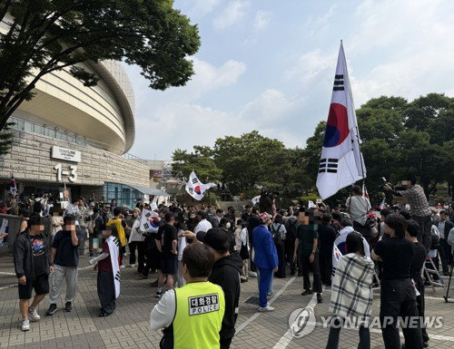 36개국 대회 차질! 엿새째 잠실 봉쇄…『내일 물리적 충돌』 위기 고조
