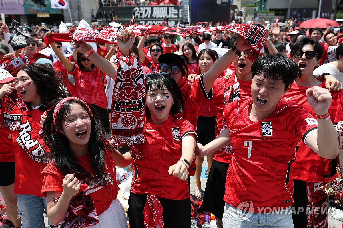 한국, 체코 2-1 역전승! 광화문 1만8천 시민
