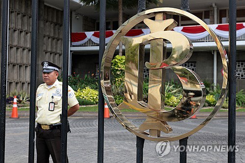 인도네시아 루피아 '역대 최저' 추락 비상…BI, 전례 없는 '딜링룸 감시' 돌입