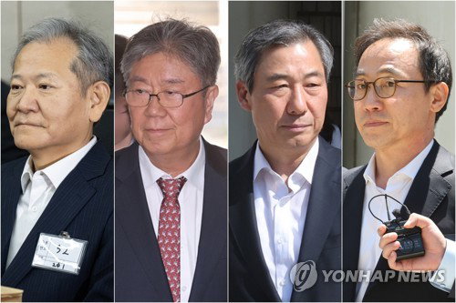 '협상 마라' 으름장에 21억 강탈…前 장관 등 4인 직권남용