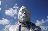 '조만장자' 머스크, 스페이스X 주가 폭등으로 1조 달러 시대 열다