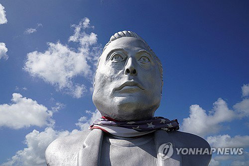 '조만장자' 머스크, 스페이스X 주가 폭등으로 1조 달러 시대 열다